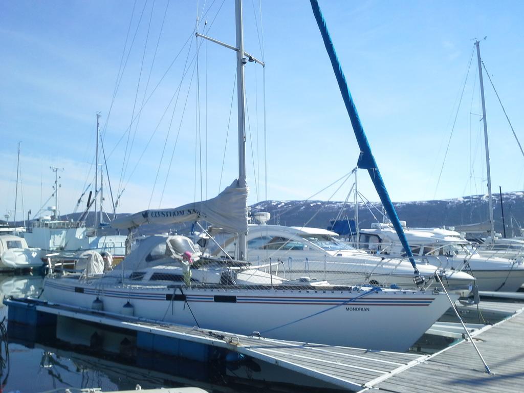 Отель Norwavey, Sleep In A Boat Krokelvdalen Экстерьер фото